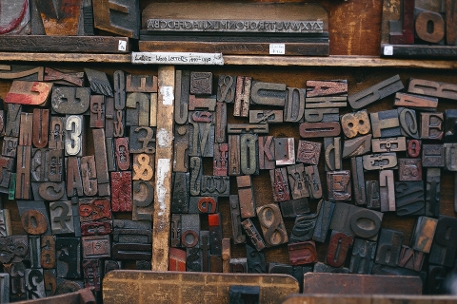 Foto van verschillende houten letters